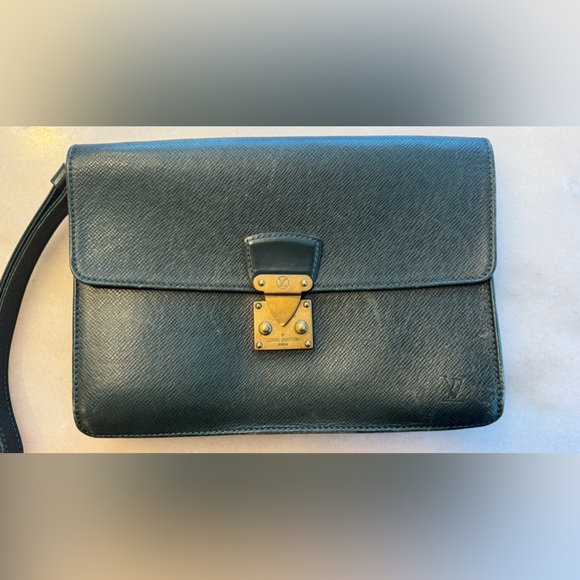 Vintage Green Louis Vuitton Clutch Taiga Leather - Make an offer! - Picture 8 of 14